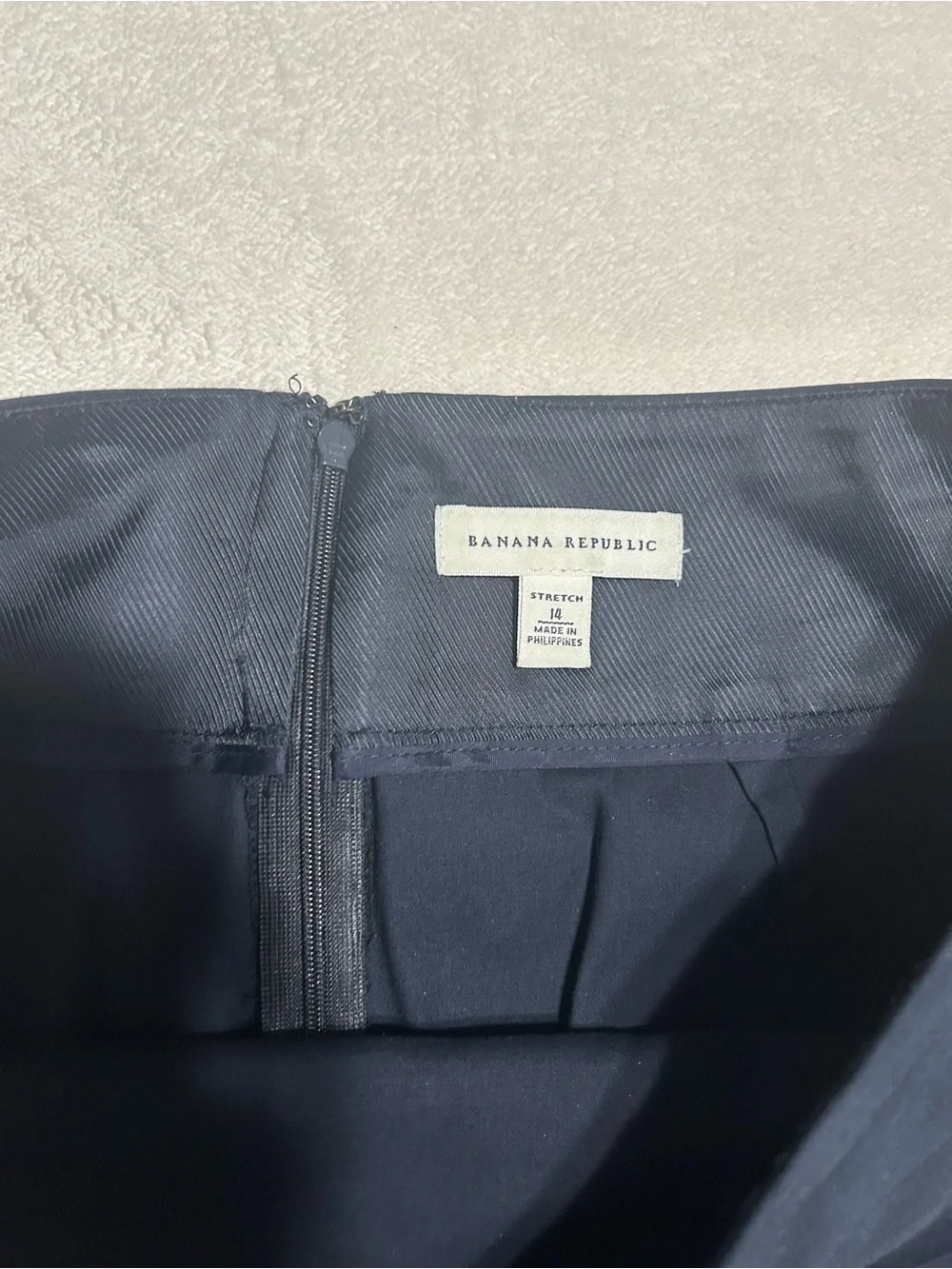 Banana Republic Navy Stretchy Pencil Skirt - Sleek Office Staple - Picture 4 of 6